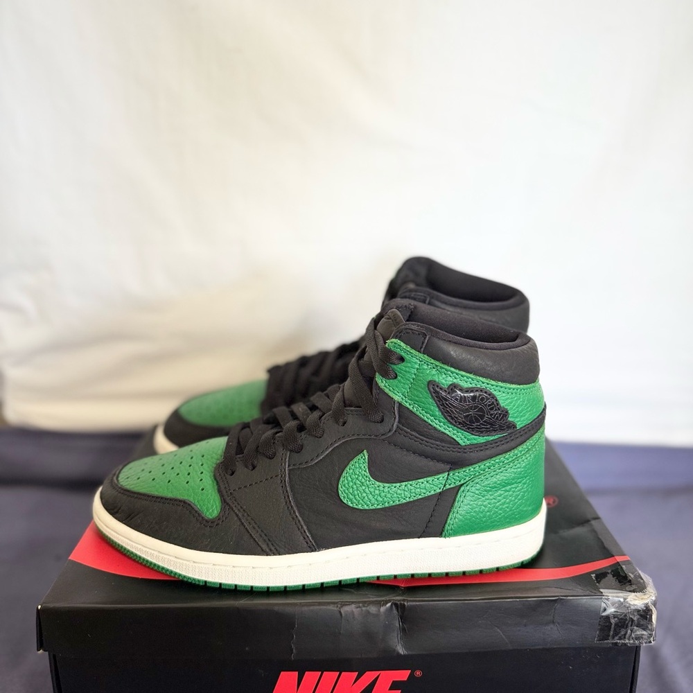 AUTHENTIC Jordan 1 Retro OG High Pine Green 2.0 size 8 555088-030 2020 PRE-OWNED - Picture 2 of 9
